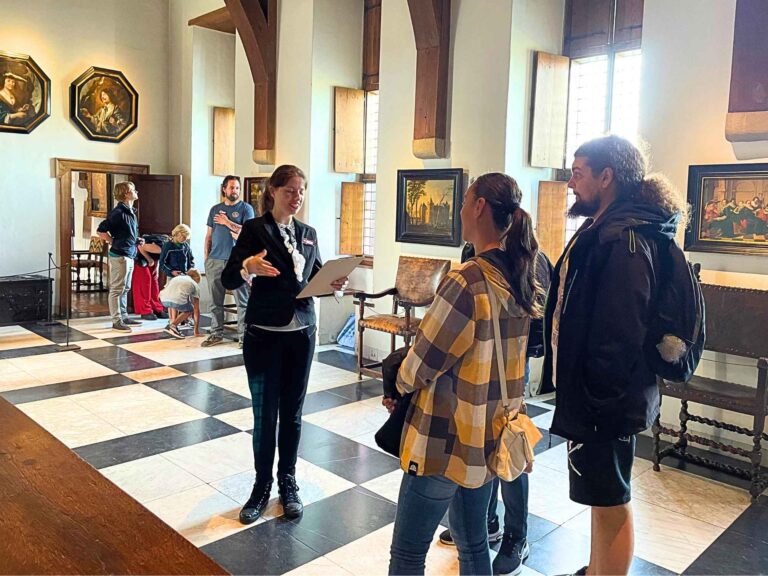 Toegankelijkheidsadviseurs in het kasteel — museum-expo in Naarden