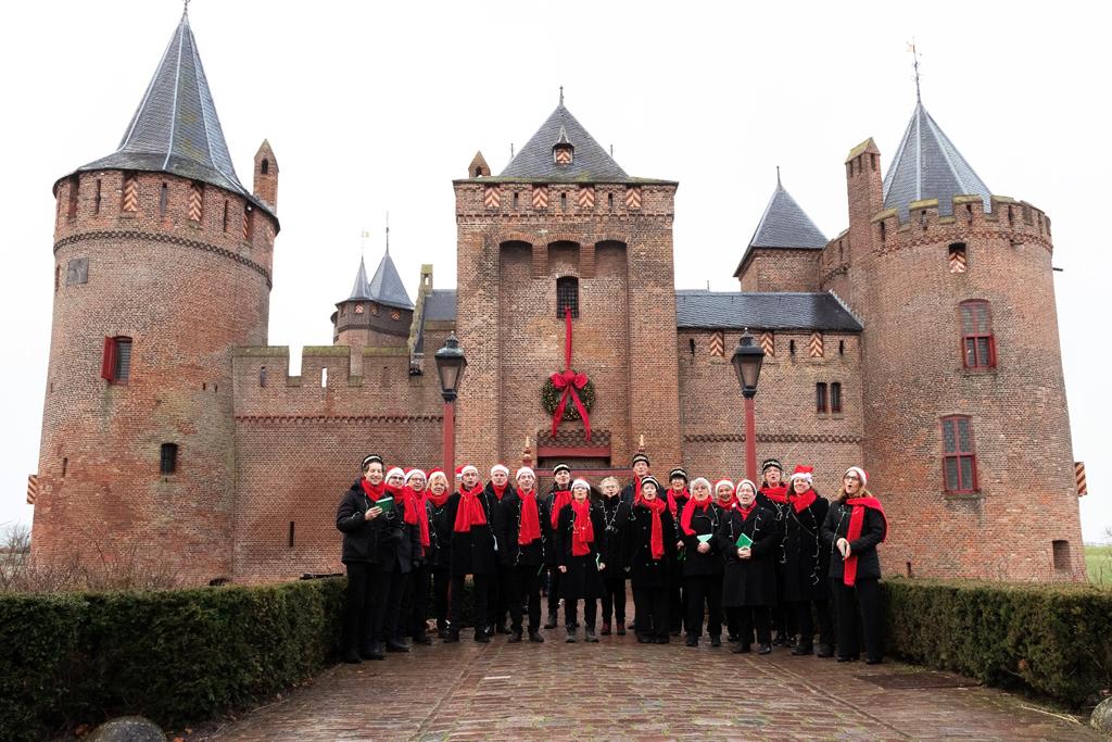 Optreden kerstkoor in Naarden
